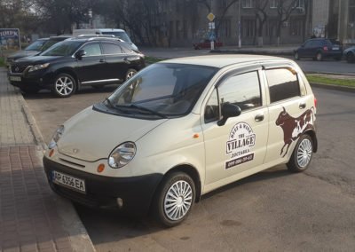 Дизайн та обклеювання автомобіля доставки їжі